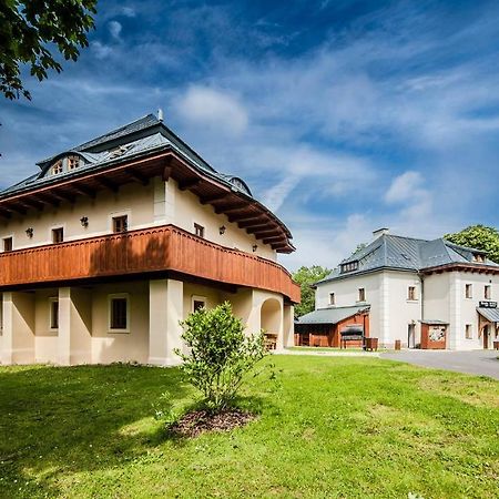 Hotel Kristin Hradek 데친 외부 사진