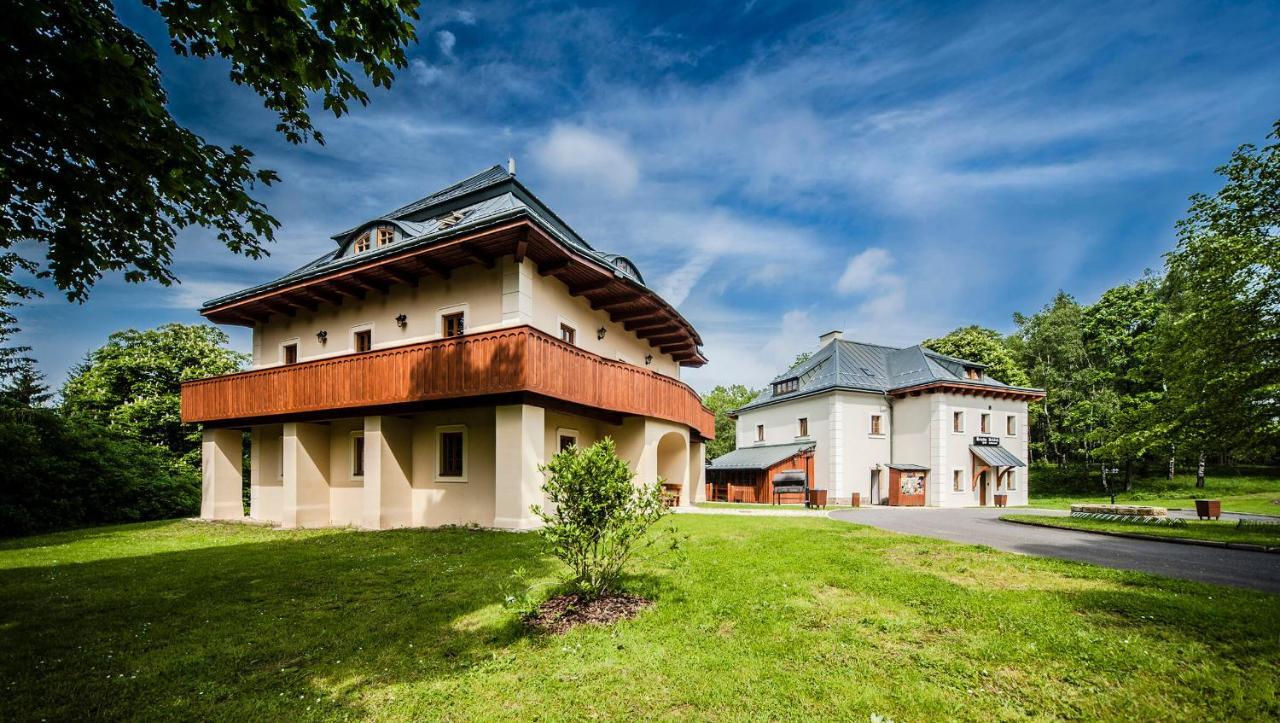 Hotel Kristin Hradek 데친 외부 사진
