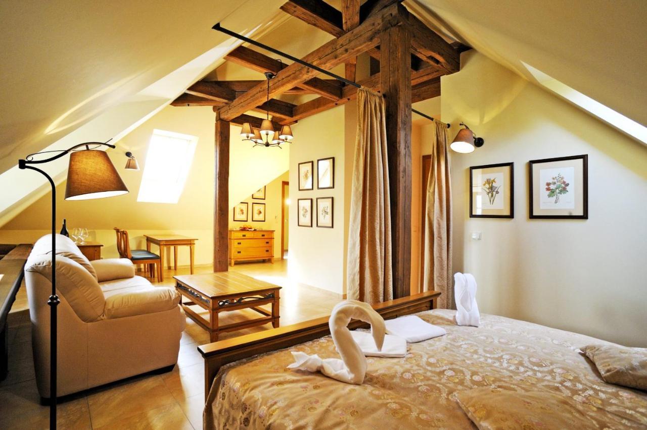Hotel Kristin Hradek 데친 외부 사진