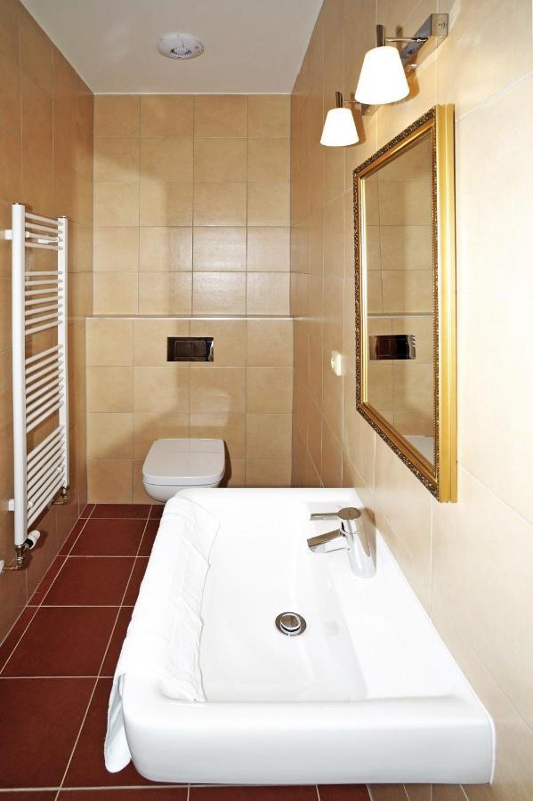 Hotel Kristin Hradek 데친 외부 사진