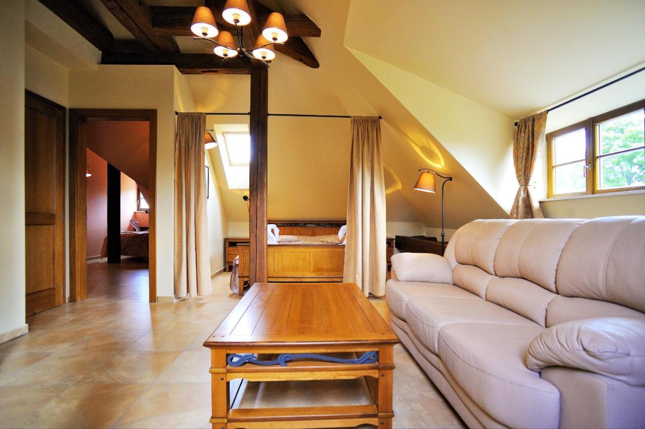 Hotel Kristin Hradek 데친 외부 사진