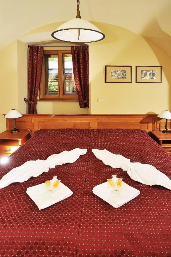 Hotel Kristin Hradek 데친 외부 사진