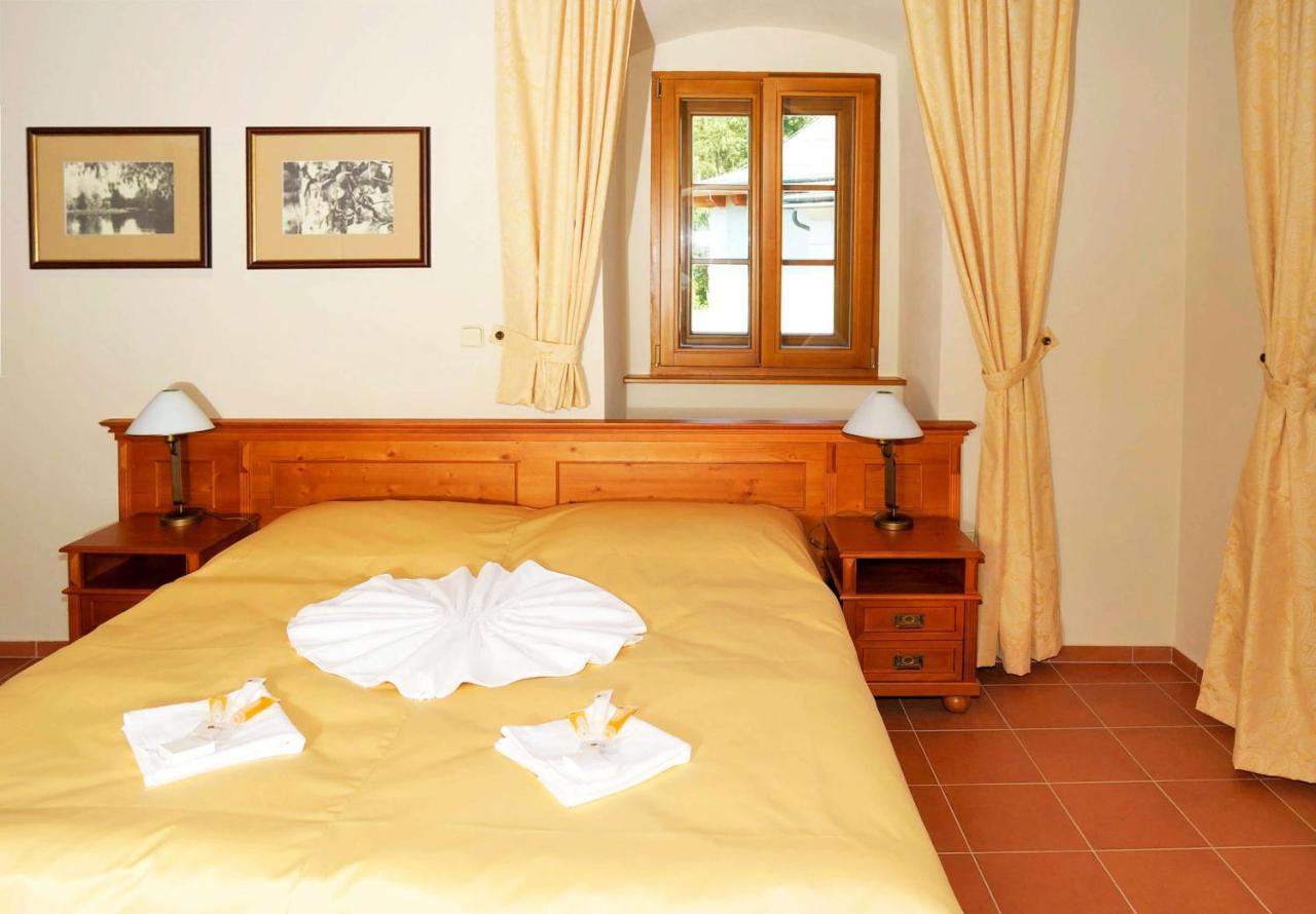 Hotel Kristin Hradek 데친 외부 사진